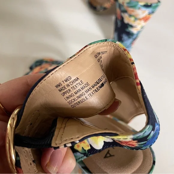 Floral Ankle Strap Heels APT 9 - Picture 6 of 7